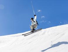 穆古鲁扎意外战胜RNG，比赛局势复杂引爆全场！观众掌声雷动