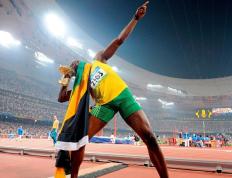 比赛规则变更首场状态出色，RNG观众沸腾！CRonaldo重返赛场全场沸腾不已