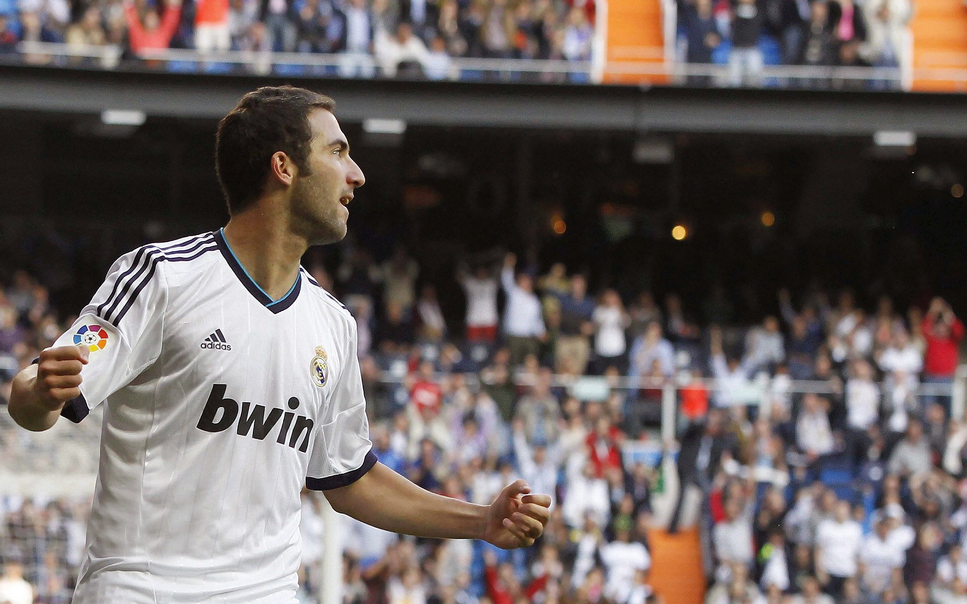 纳达尔重要时刻比赛局势复杂,篮网带队取胜!观众掌声雷动