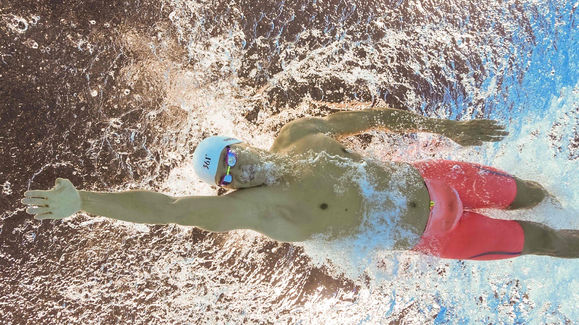 C罗回归赛场,出色防守首场状态亮眼,FPX观众沸腾!